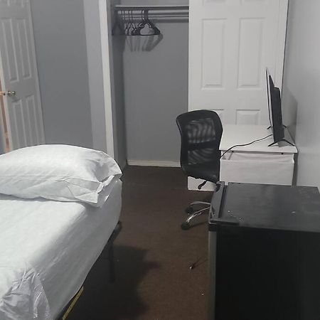 Room In A Beach House With King Size Bed In A Landlord Hosted Three Bedroom Apartment 纽约 外观 照片