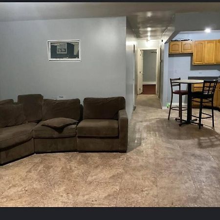Room In A Beach House With King Size Bed In A Landlord Hosted Three Bedroom Apartment 纽约 外观 照片
