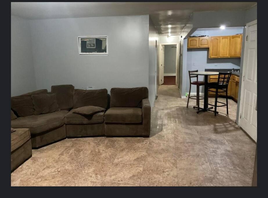 Room In A Beach House With King Size Bed In A Landlord Hosted Three Bedroom Apartment 纽约 外观 照片